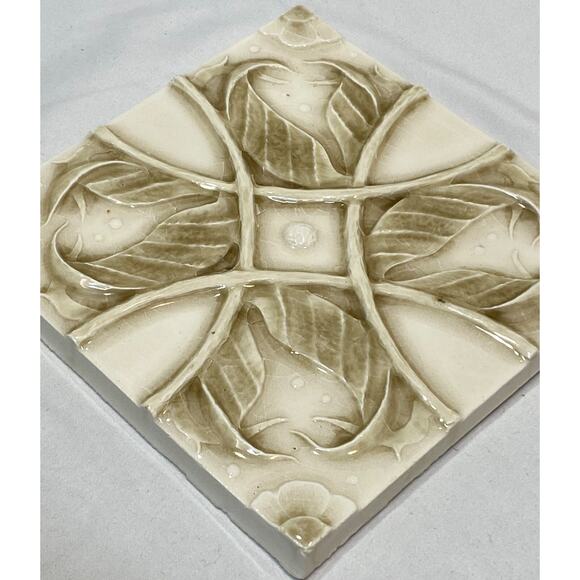 Pratt & Larson Handmade Decorative Relief Leaf Tile 6x6” - Picture 4 of 9